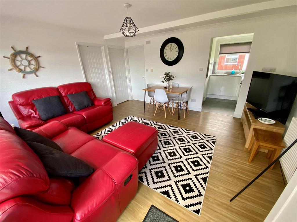 Lounge 2.jpg