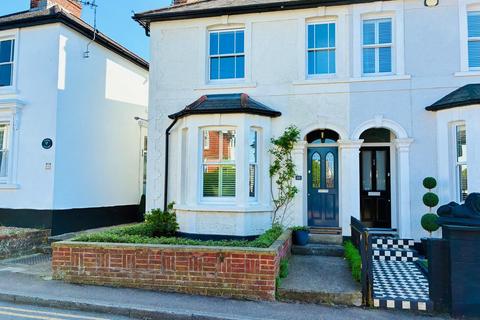 20 Highlands Road, Leatherhead, KT22 8ND
