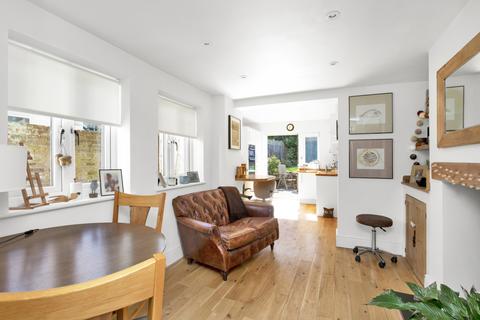 20 Highlands Road, Leatherhead, KT22 8ND