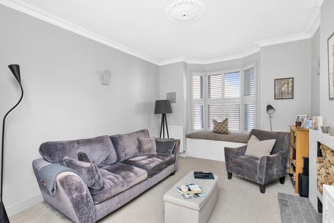 20 Highlands Road, Leatherhead, KT22 8ND