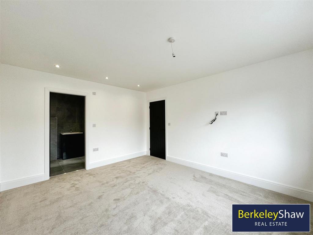 Master bedroom (2)