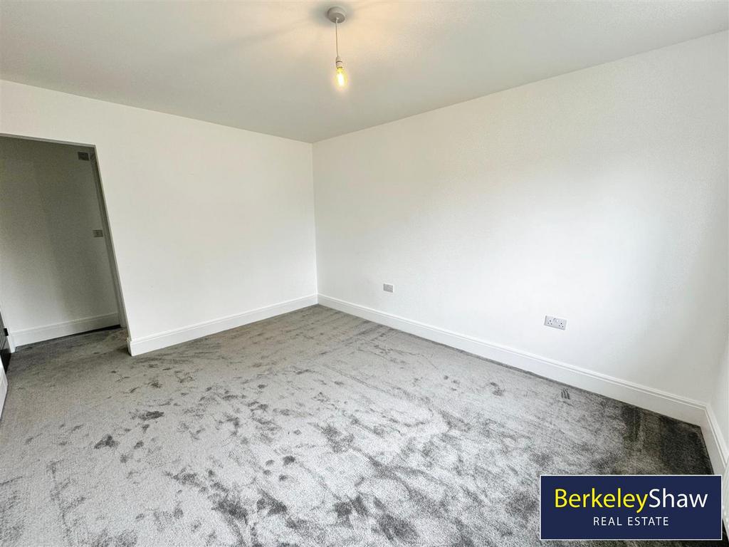 Bedroom 2 (2)