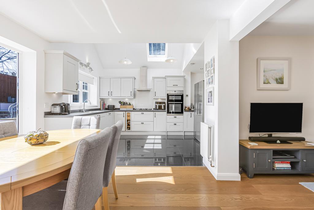 Dining/Kitchen