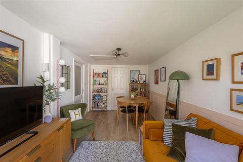 2 bedroom maisonette for sale, Woodside Crescent, Forest Hall, Newcastle upon Tyne