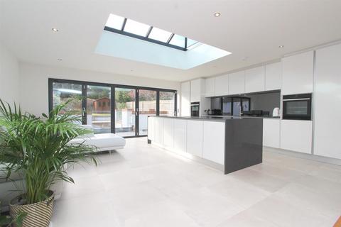46a Upland Road, Sutton, SM2 5JE