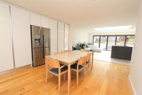 46a Upland Road, Sutton, SM2 5JE