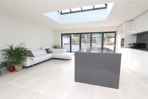 46a Upland Road, Sutton, SM2 5JE