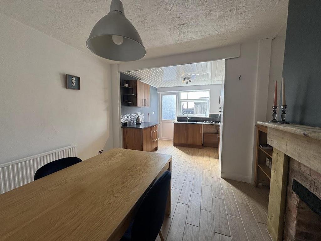 Dining kitchen