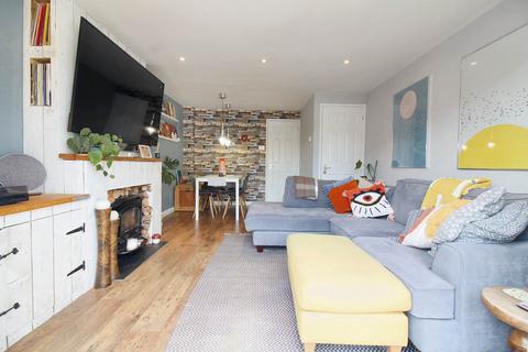 12 Bond Close, Aylesbury, HP21 8FZ