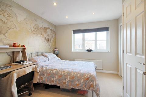 12 Bond Close, Aylesbury, HP21 8FZ