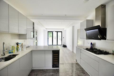3 bedroom detached house for sale, Highwood Hill, Mill Hill, NW7