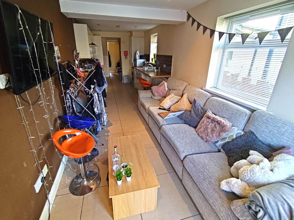 Living room (2)
