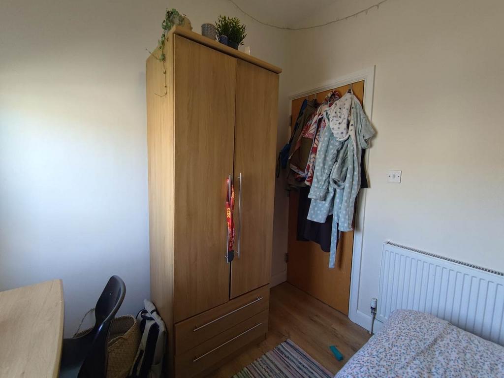 First floor rear bed