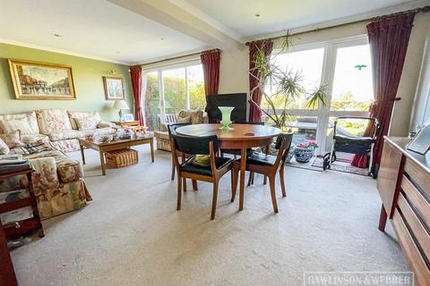 4 bedroom end of terrace house for sale, Buckingham Gardens, West Molesey KT8