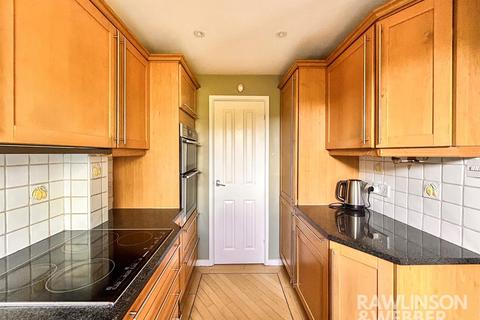4 bedroom end of terrace house for sale, Buckingham Gardens, West Molesey KT8