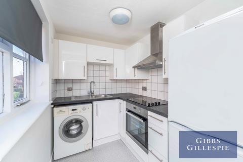 Studio to rent, Knowles Close, Yiewsley, West Drayton, UB7