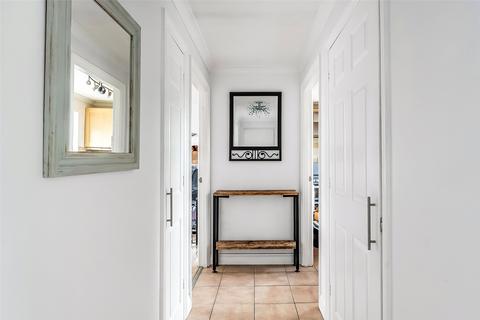 1 bedroom flat for sale, Edenside Road, Great Bookham, Leatherhead, Surrey, KT23