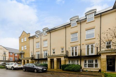 4 bedroom house to rent, Renwick Drive, Bromley, BR2