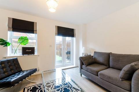 4 bedroom house to rent, Renwick Drive, Bromley, BR2
