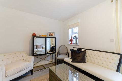 4 bedroom house to rent, Renwick Drive, Bromley, BR2