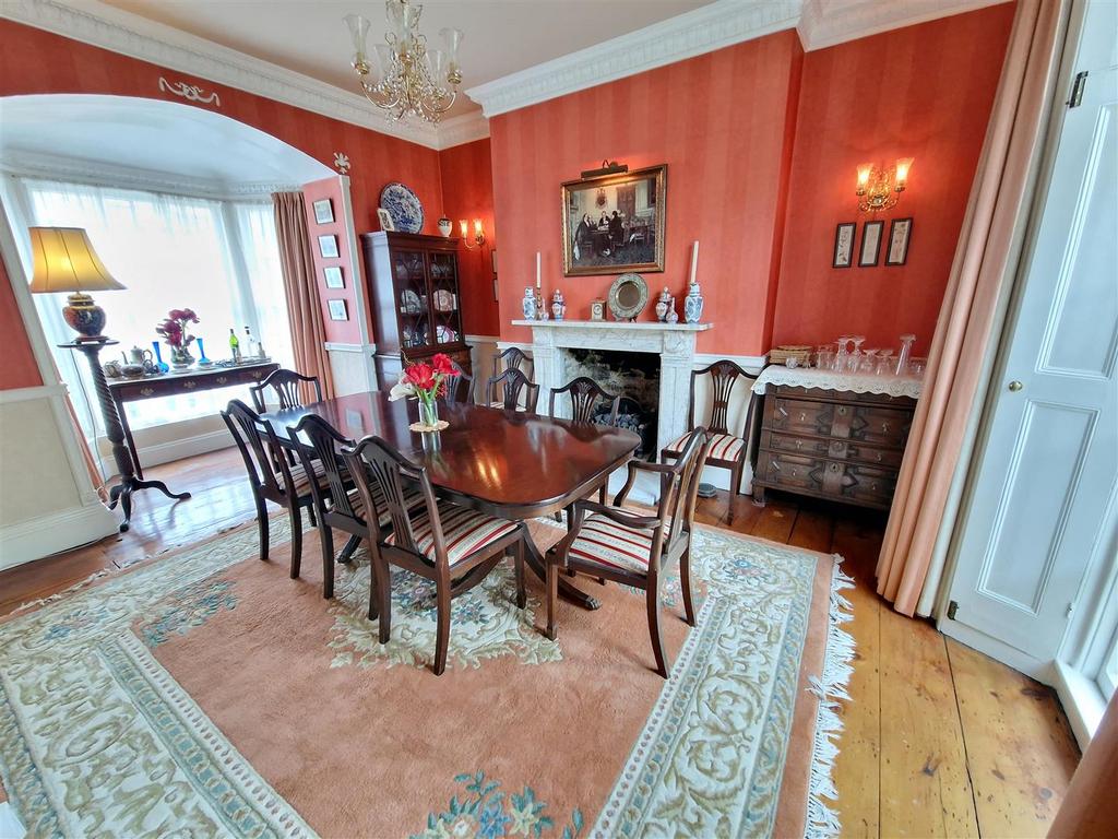 Dining Room.jpg