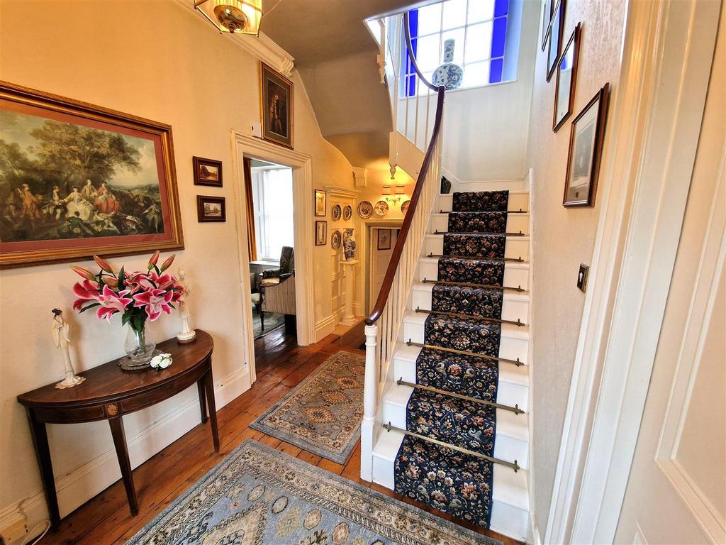 Entrance Hall 2.jpg