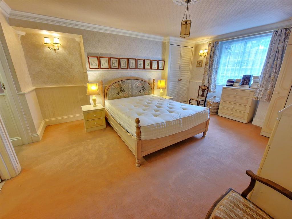 Bedroom 1.jpg