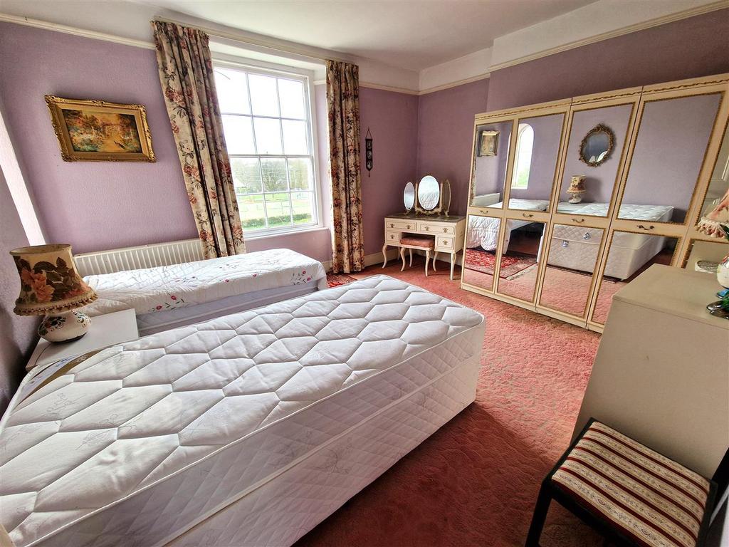 Bedroom 4.jpg