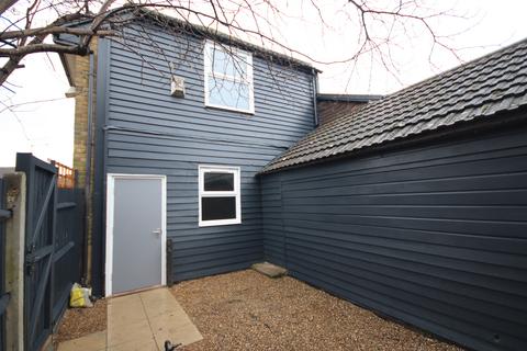 2 bedroom flat to rent, High Street,Sheerness, ME12