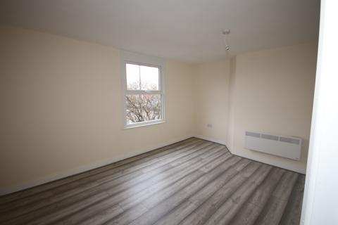 2 bedroom flat to rent, High Street,Sheerness, ME12