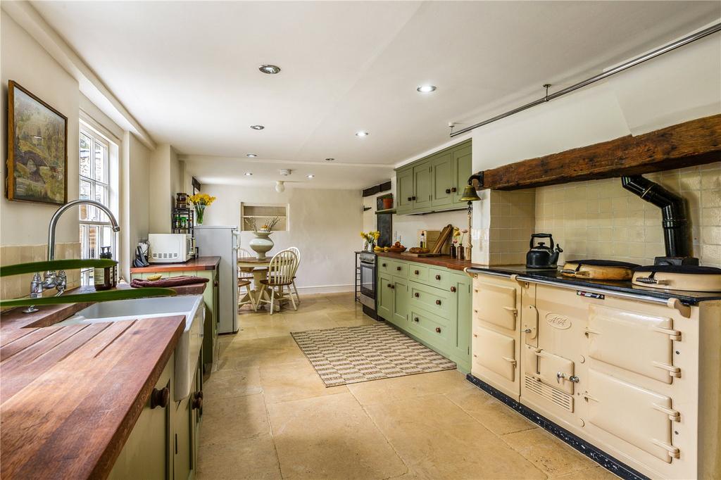 Kitchen/ Dining Room