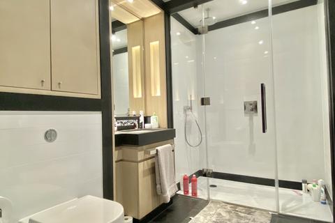 2 bedroom flat to rent, Embassy Gardens  10