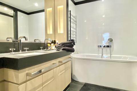 2 bedroom flat to rent, Embassy Gardens  10