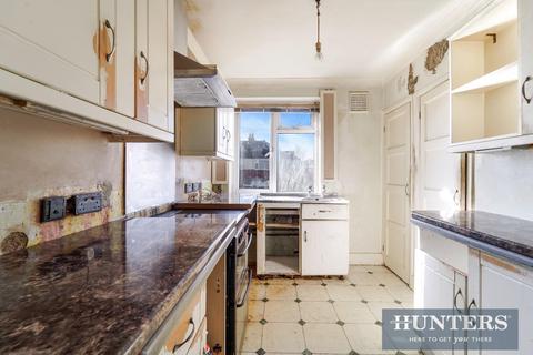 2 Rosebery Close, Morden, SM4 4NR