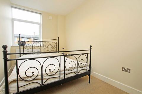 2 bedroom flat to rent, Horton Road, West Drayton UB7