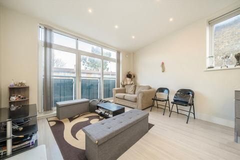 2 bedroom flat to rent, Horton Road, West Drayton UB7