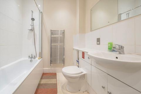2 bedroom flat to rent, Horton Road, West Drayton UB7
