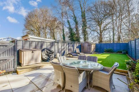 90 Betsham Road, Maidstone, ME15 8TX