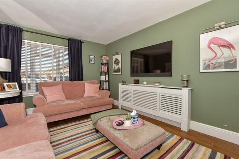 90 Betsham Road, Maidstone, ME15 8TX