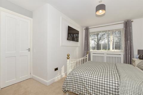 90 Betsham Road, Maidstone, ME15 8TX