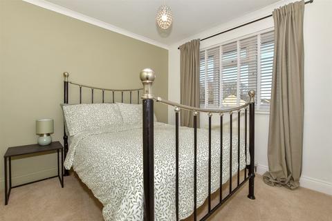 90 Betsham Road, Maidstone, ME15 8TX