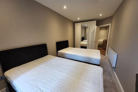 2 bedroom apartment to rent, Heather Gardens, London NW11