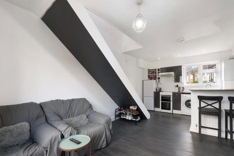 1 bedroom end of terrace house for sale, Browning Avenue, Worcester Park KT4