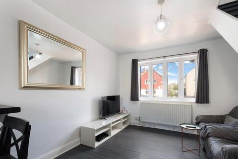 1 bedroom end of terrace house for sale, Browning Avenue, Worcester Park KT4