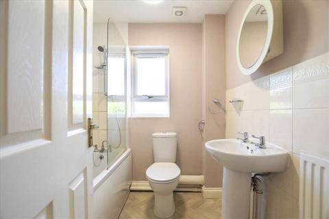38 Blenheim Way, Kettering, NN15 6XH