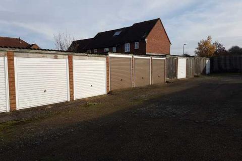 Garage to rent, Rousbury Road, Bedford MK43
