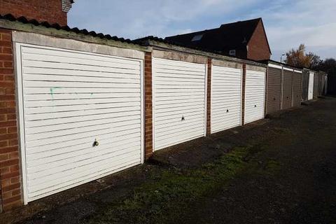 Garage to rent, Rousbury Road, Bedford MK43
