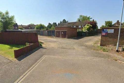 Garage to rent, Rousbury Road, Bedford MK43