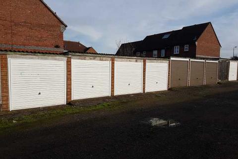 Garage to rent, Rousbury Road, Bedford MK43