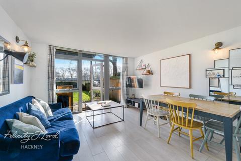2 bedroom flat for sale, Southwold Road, LONDON E5